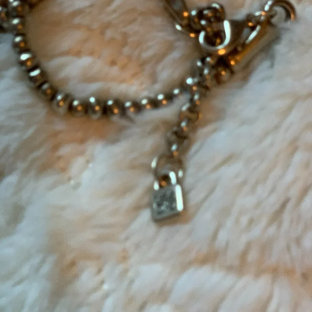 UNO De 50 Crystals Skull Necklace - Picture 4 of 5